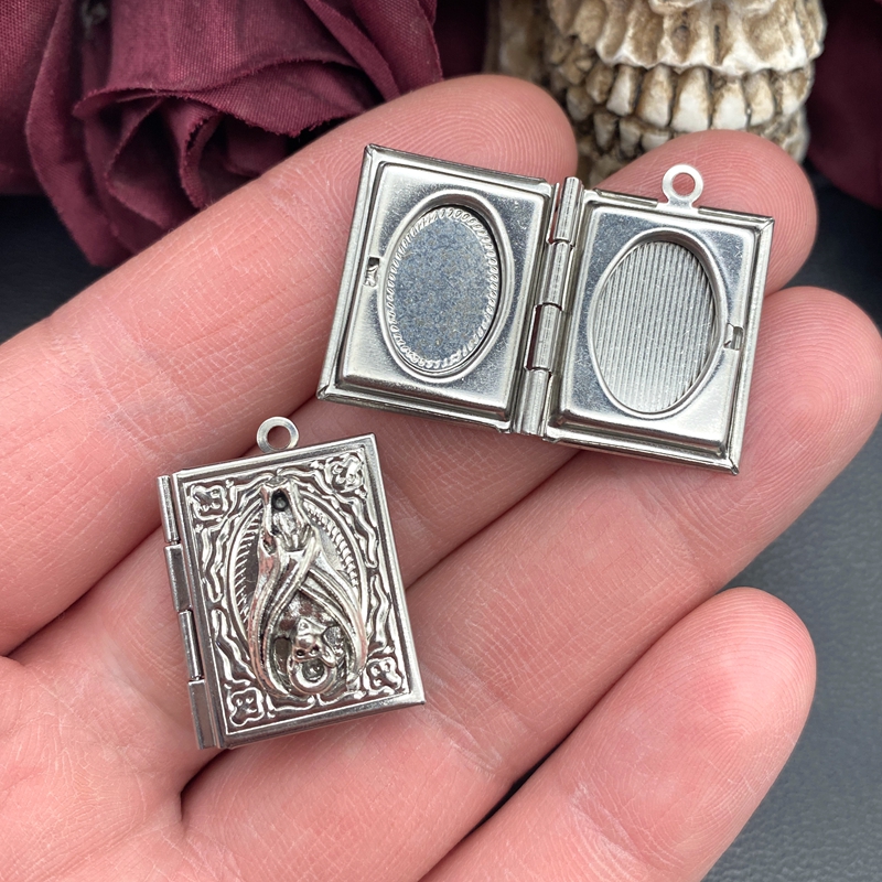 2psc Dainty Bat Book Locket Ch - Jewelry Making Guide Book recension och pris